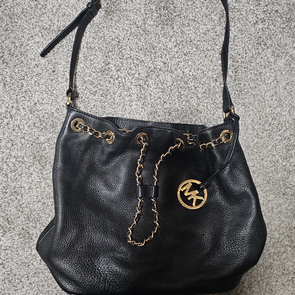 MICHAEL Michael Kors Black Leather Shoulder Bag with Gold Chain